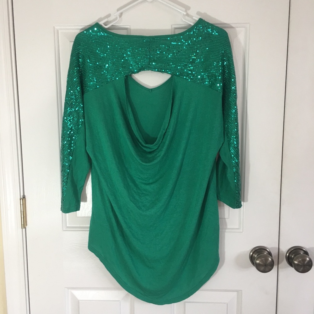 Super cute Green sequin top
